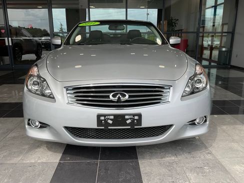 Used 2011 INFINITI G37 Convertible w/ Premium Pkg RWD image 2