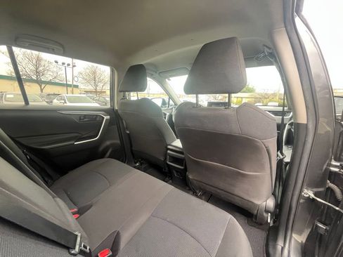 Used 2020 Toyota RAV4 LE AWD/4WD image 31