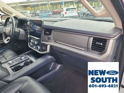 Used 2024 Ford Expedition XLT image 15