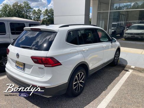 Used 2021 Volkswagen Tiguan SE AWD/4WD image 2