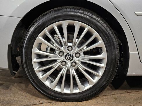 Used 2022 Toyota Avalon Limited image 17