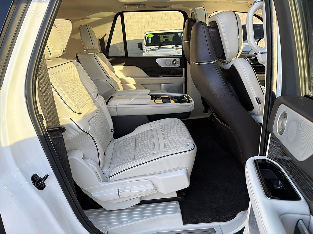 Used 2023 Lincoln Navigator L Black Label AWD/4WD image 27