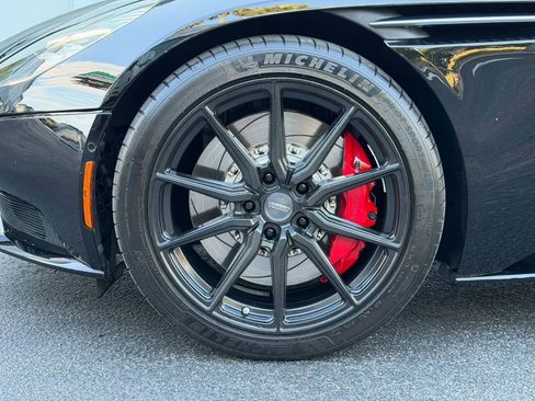 Used 2018 Aston Martin DB11 V12 RWD image 11
