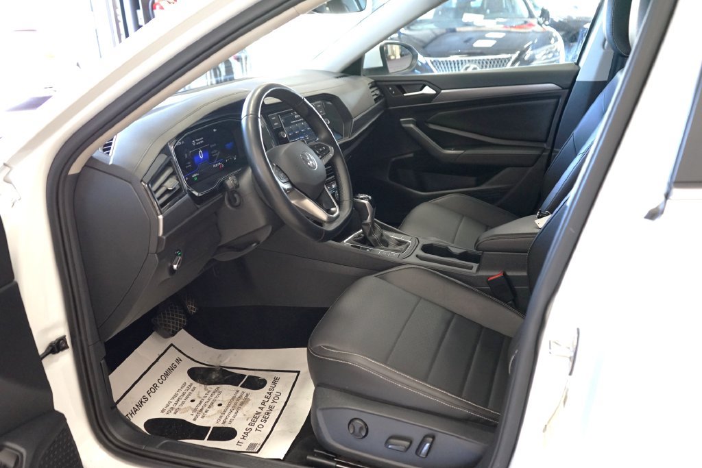 Used 2023 Volkswagen Jetta SE FWD image 23
