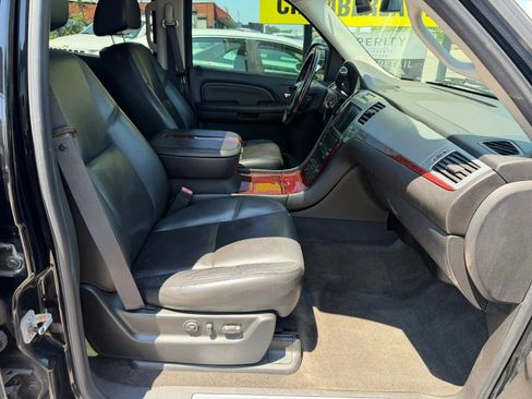 Used 2009 Cadillac Escalade AWD image 8