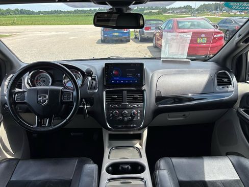 Used 2018 Dodge Grand Caravan SXT FWD image 13