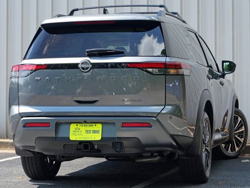 Used 2026 Nissan Pathfinder Platinum FWD image 5