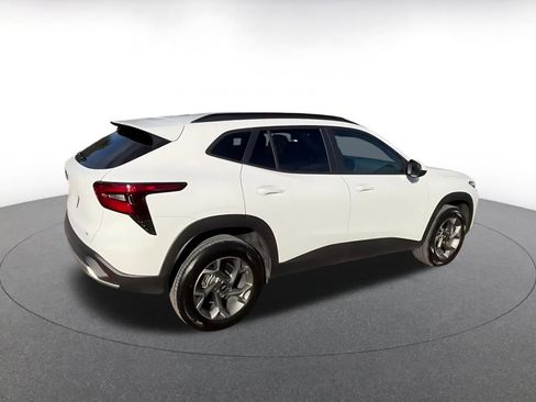 Used 2025 Chevrolet Trax LT w/ LT Convenience Package image 15