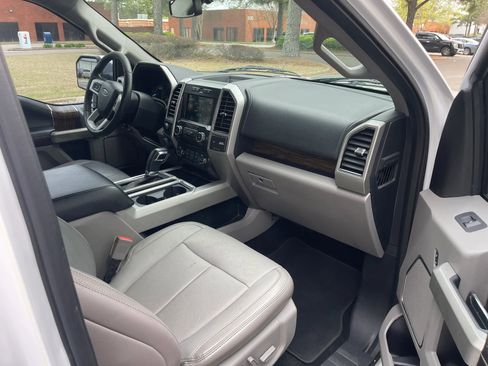 Used 2018 Ford F150 Lariat image 14