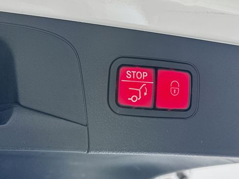 Used 2019 Mercedes-Benz GLC 300 4MATIC image 28