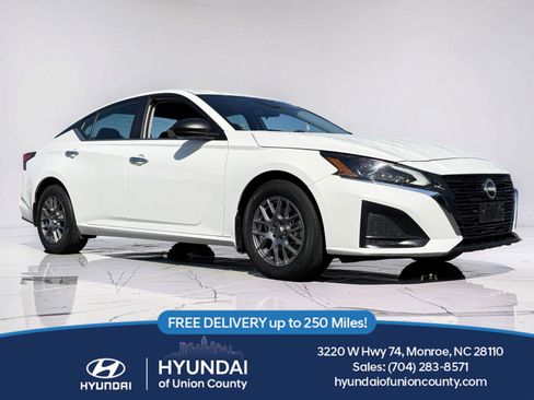 Used 2024 Nissan Altima 2.5 S FWD image 1