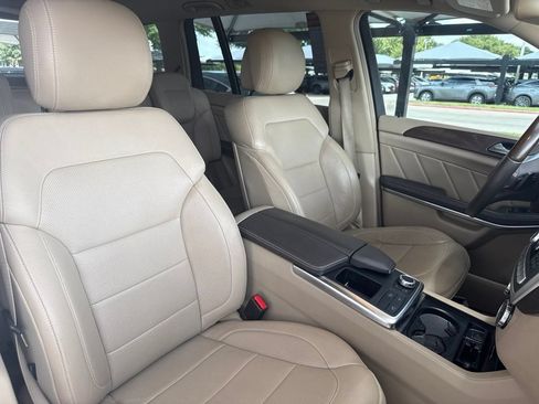Used 2016 Mercedes-Benz GL 550 4MATIC image 13