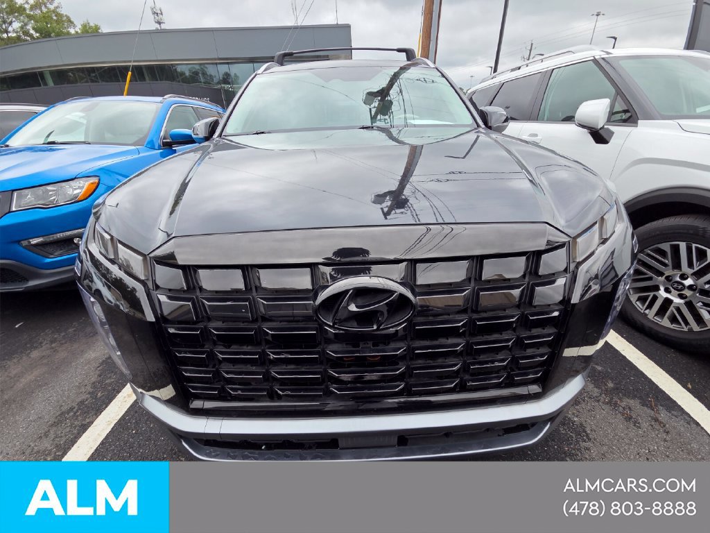 Used 2024 Hyundai Palisade Limited FWD image 2