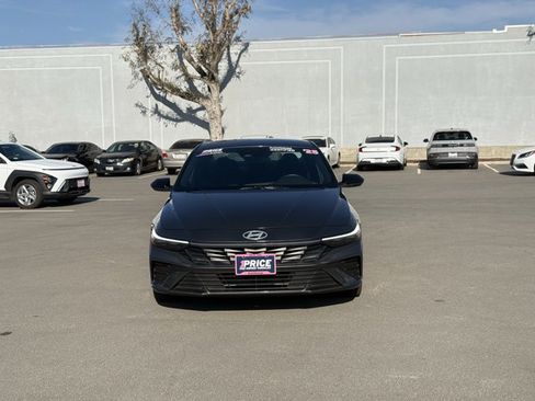 Certified 2025 Hyundai Elantra SEL image 2