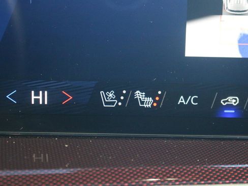 Used 2024 Chevrolet Traverse RS w/ LPO, Floor Liner Package image 27