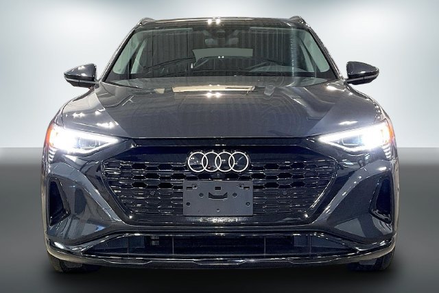 Used 2024 Audi Q8 e-tron Premium Plus AWD/4WD image 3