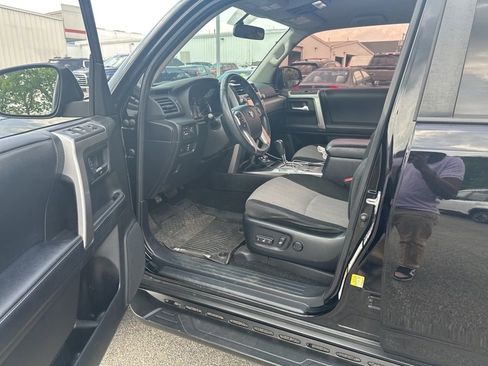 Used 2019 Toyota 4Runner SR5 AWD/4WD image 9