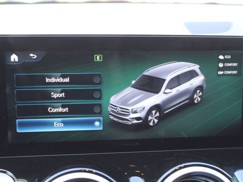 Used 2022 Mercedes-Benz GLB 250 image 31