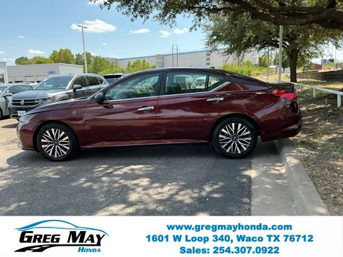 Used 2025 Nissan Altima 2.5 SV FWD image 4