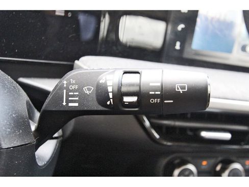 Used 2025 Nissan Kicks SV w/ Charging Package image 12