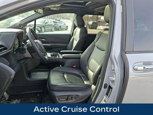 Used 2024 Toyota Sienna XLE Woodland Edition image 19