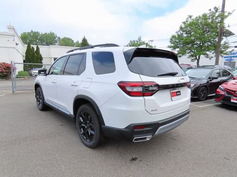 New 2025 Honda Pilot Touring image 4