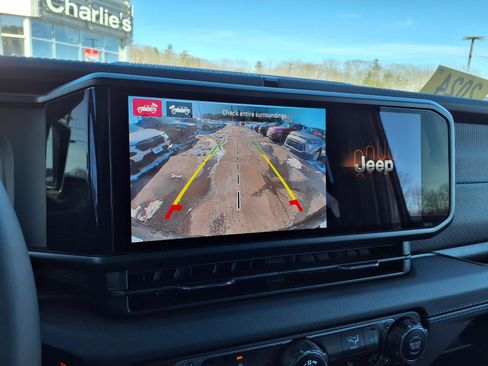 Used 2024 Jeep Wrangler Unlimited Rubicon 4xe image 10