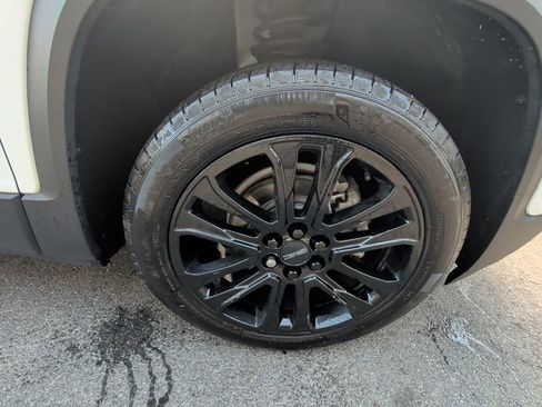 Used 2022 GMC Acadia SLT w/ Elevation Edition AWD/4WD image 9
