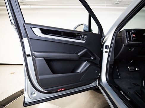 New 2026 Porsche Cayenne S AWD/4WD image 27