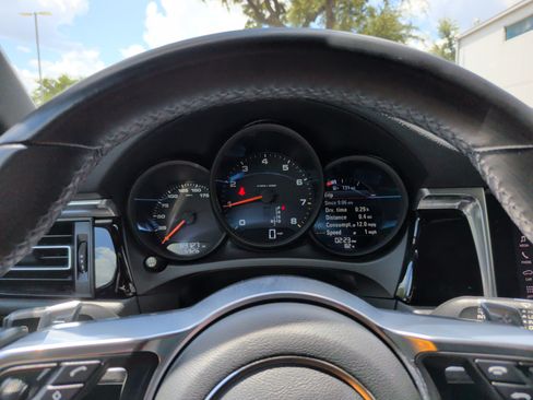Used 2020 Porsche Macan AWD/4WD image 15