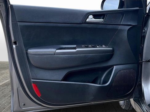 Used 2019 Kia Sportage LX image 18