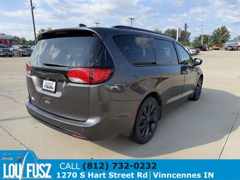 Used 2019 Chrysler Pacifica Touring-L w/ Advanced Safetytec Group FWD image 7