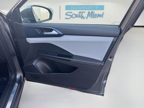 Certified 2024 Volkswagen Taos SE FWD image 33