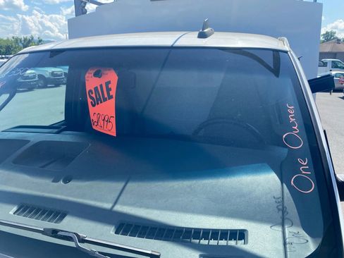 Used 2016 Chevrolet Express 3500 image 4