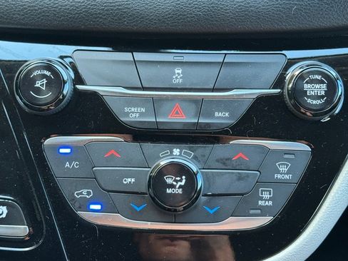 Used 2017 Chrysler Pacifica LX image 26