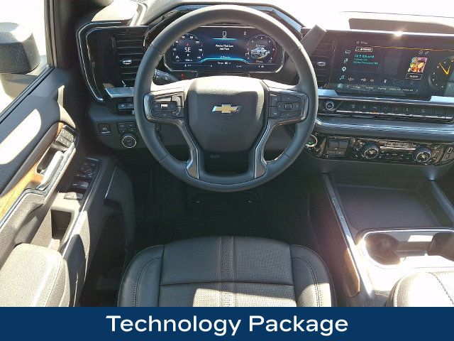 Used 2025 Chevrolet Silverado 2500 High Country w/ Technology Package AWD/4WD image 3