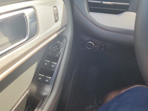 New 2026 Ford Explorer Active image 28