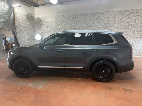 Used 2023 Kia Telluride EX w/ EX Captain's Chair Package AWD/4WD image 4