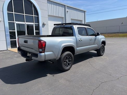 Used 2023 Toyota Tacoma SR5 w/ Technology Package image 7