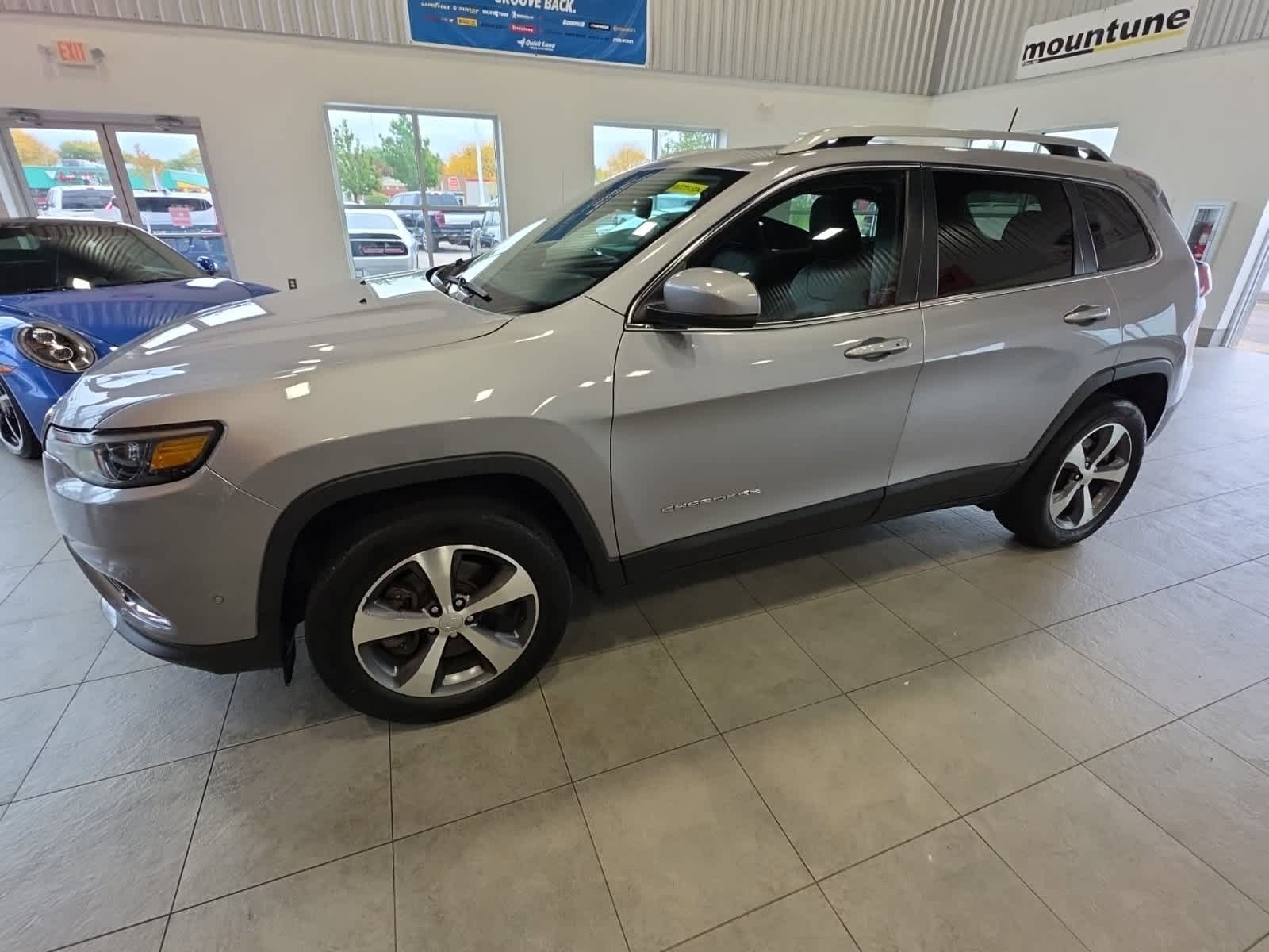 Used 2021 Jeep Cherokee Limited w/ Trailer Tow Group AWD/4WD image 13
