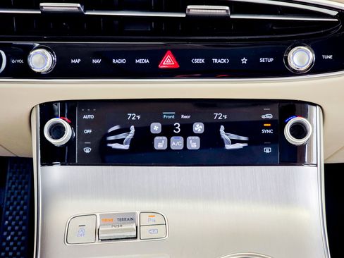 Used 2026 Genesis GV70 2.5T Select image 44