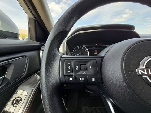 Used 2024 Nissan Rogue SV image 11