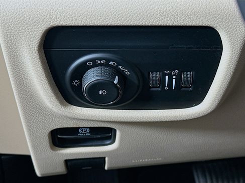 Used 2021 Jeep Grand Cherokee L Limited image 16