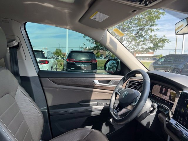 Used 2024 Volkswagen Atlas SEL AWD/4WD image 40