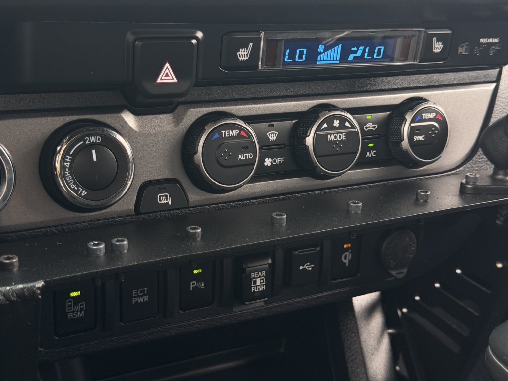 Used 2022 Toyota Tacoma TRD Off-Road w/ TRD Premium Off Road Package AWD/4WD image 20