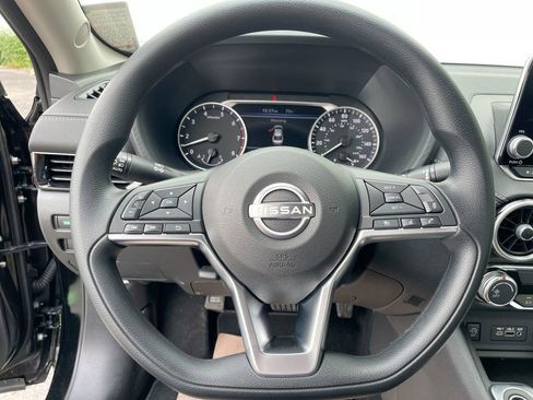 Used 2025 Nissan Sentra SV w/ Trunk Package image 22