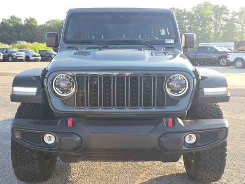 Used 2025 Jeep Wrangler Unlimited Rubicon AWD/4WD image 8