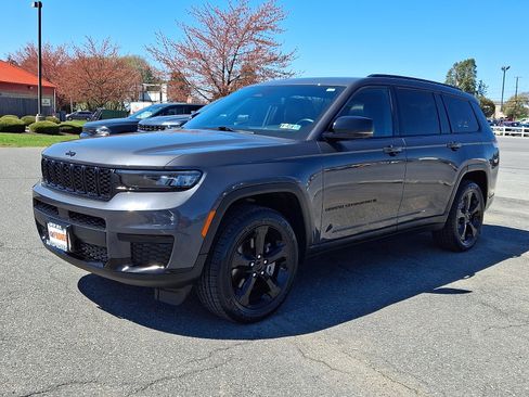 Used 2021 Jeep Grand Cherokee L Laredo image 3
