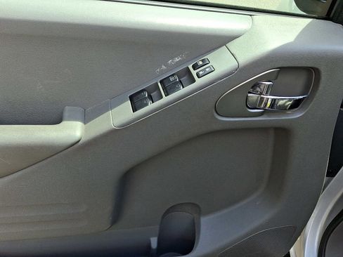 Used 2019 Nissan Frontier SV AWD/4WD image 12