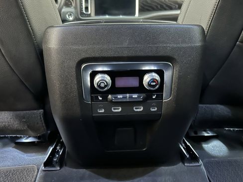 Used 2021 GMC Yukon Denali w/ Denali Premium Package image 27